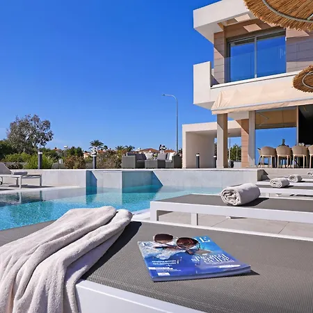 Suncity Spirit - Luxury Beachfront Αγία Νάπα