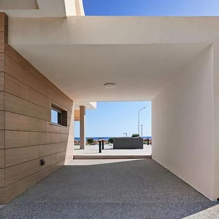 Suncity Spirit - Luxury Beachfront *