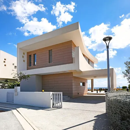 Suncity Spirit - Luxury Beachfront Αγία Νάπα