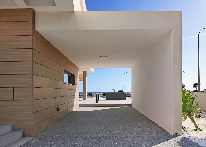 Suncity Spirit - Luxury Beachfront *